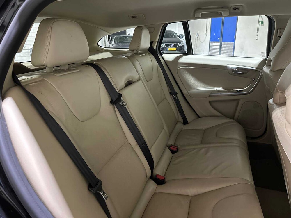 Volvo V60 2.4 D6 AWD Plug-In Hybrid Summum 215pk 2013, 9-SPL-27