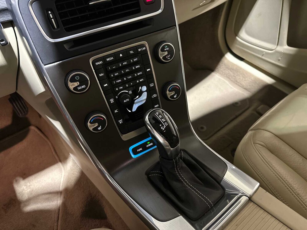 Volvo V60 2.4 D6 AWD Plug-In Hybrid Summum 215pk 2013, 9-SPL-27