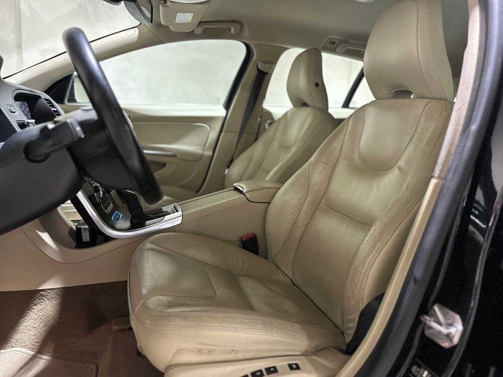 Volvo V60 2.4 D6 AWD Plug-In Hybrid Summum 215pk 2013, 9-SPL-27