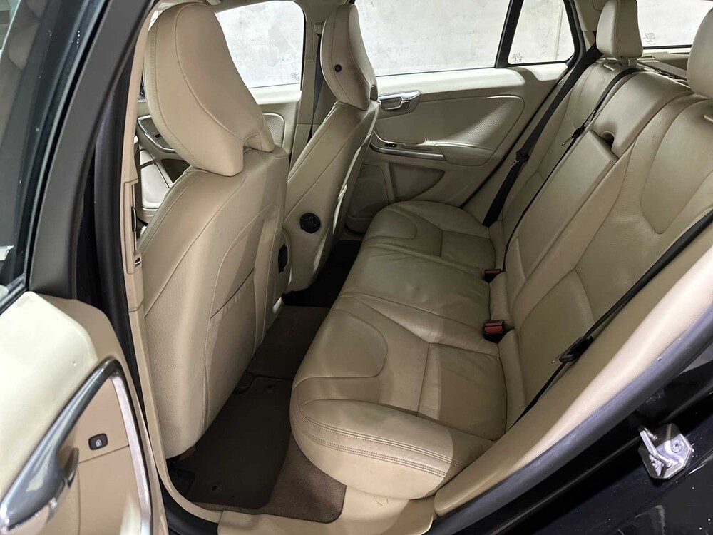 Volvo V60 2.4 D6 AWD Plug-In Hybrid Summum 215pk 2013, 9-SPL-27