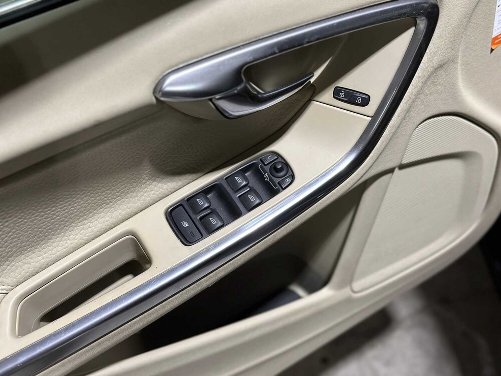 Volvo V60 2.4 D6 AWD Plug-In Hybrid Summum 215pk 2013, 9-SPL-27