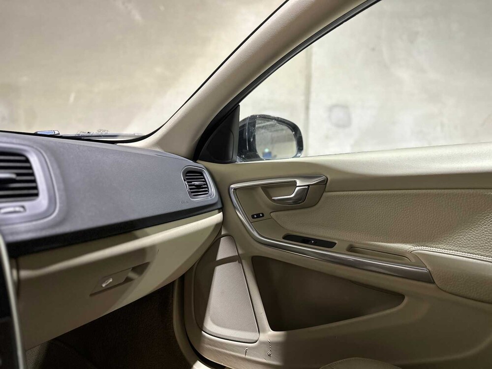 Volvo V60 2.4 D6 AWD Plug-In Hybrid Summum 215pk 2013, 9-SPL-27