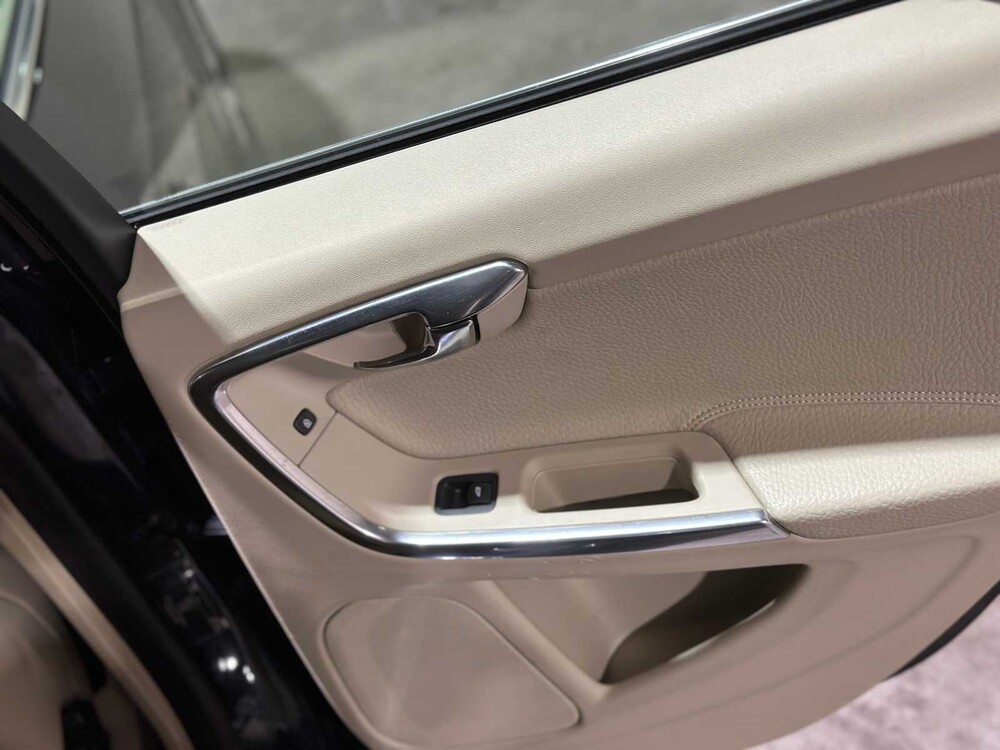 Volvo V60 2.4 D6 AWD Plug-In Hybrid Summum 215pk 2013, 9-SPL-27