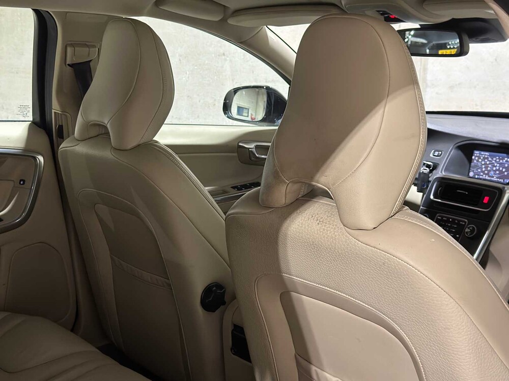 Volvo V60 2.4 D6 AWD Plug-In Hybrid Summum 215pk 2013, 9-SPL-27