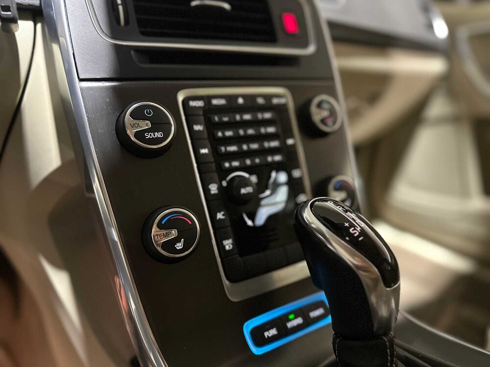 Volvo V60 2.4 D6 AWD Plug-In Hybrid Summum 215pk 2013, 9-SPL-27