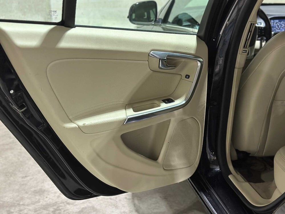 Volvo V60 2.4 D6 AWD Plug-In Hybrid Summum 215pk 2013, 9-SPL-27