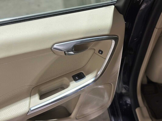 Volvo V60 2.4 D6 AWD Plug-In Hybrid Summum 215pk 2013, 9-SPL-27