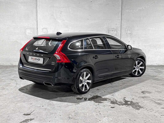 Volvo V60 2.4 D6 AWD Plug-In Hybrid Summum 215pk 2013, 9-SPL-27