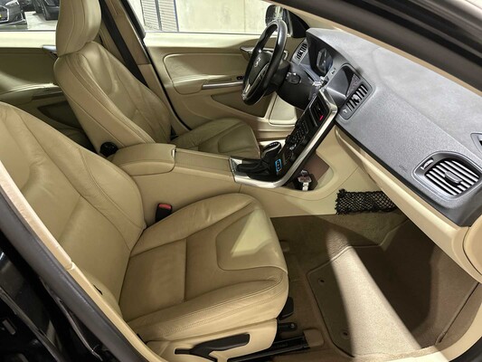 Volvo V60 2.4 D6 AWD Plug-In Hybrid Summum 215pk 2013, 9-SPL-27