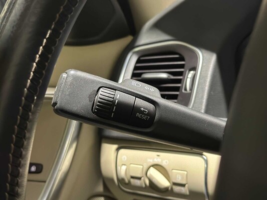 Volvo V60 2.4 D6 AWD Plug-In Hybrid Summum 215pk 2013, 9-SPL-27