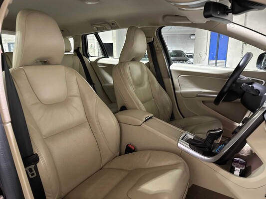 Volvo V60 2.4 D6 AWD Plug-In Hybrid Summum 215pk 2013, 9-SPL-27