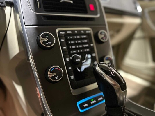 Volvo V60 2.4 D6 AWD Plug-In Hybrid Summum 215pk 2013, 9-SPL-27