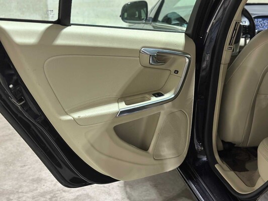 Volvo V60 2.4 D6 AWD Plug-In Hybrid Summum 215pk 2013, 9-SPL-27