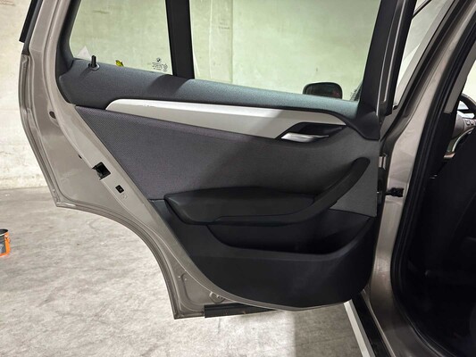 BMW X1 sDrive18i Executive 150pk 2010, 81-LHT-2