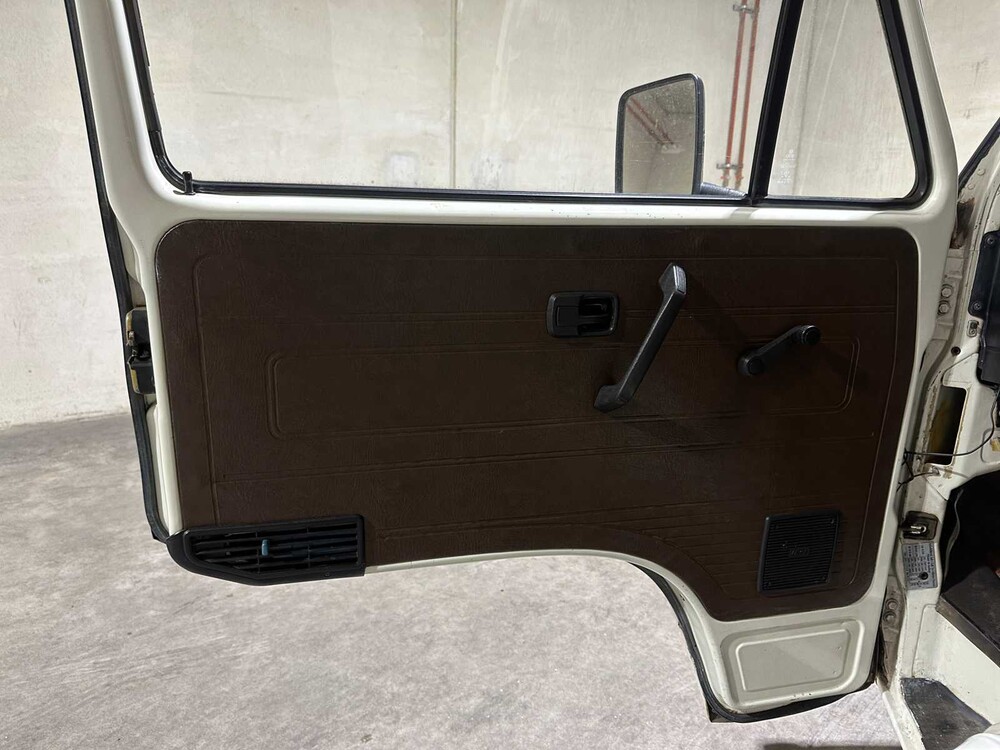 Volkswagen T3 Kampeerwagen 1980, KF-62-DX Camper