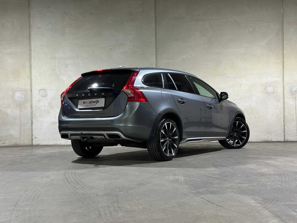 Volvo V60 Cross Country 2.0 D4 Summum 191pk 2015, HF-783-B