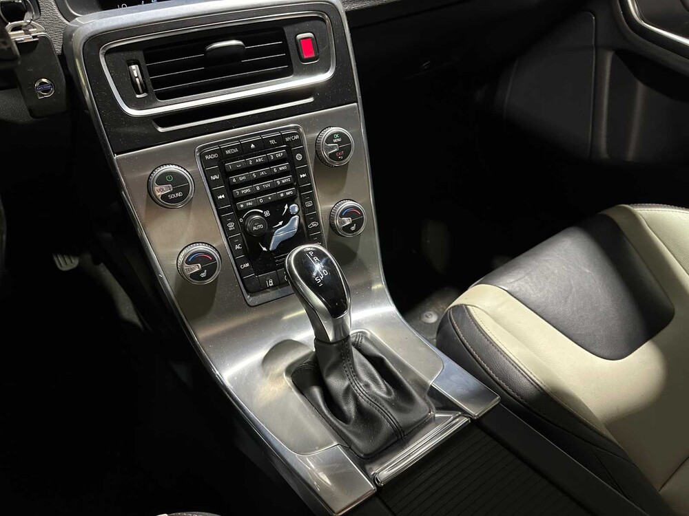 Volvo V60 Cross Country 2.0 D4 Summum 191pk 2015, HF-783-B