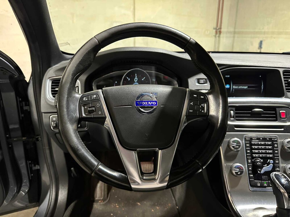 Volvo V60 Cross Country 2.0 D4 Summum 191pk 2015, HF-783-B