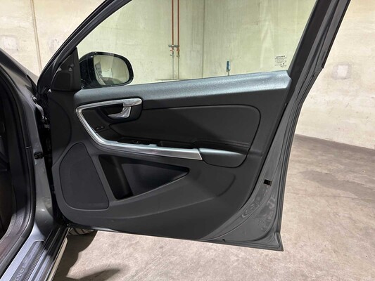 Volvo V60 Cross Country 2.0 D4 Summum 191pk 2015, HF-783-B