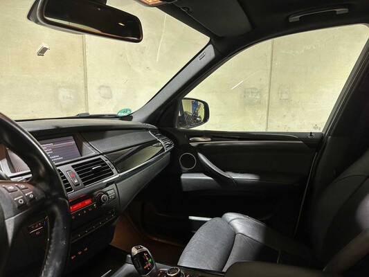 BMW X5 xDrive40d M-Sport High Executive 306pk 2012, 3-ZLR-46