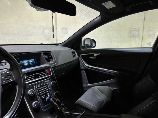 Volvo V60 1.6 T3 R-Design 150hp 2015, 5-ZTK-58