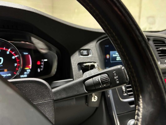Volvo V60 1.6 T3 R-Design 150hp 2015, 5-ZTK-58