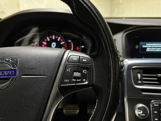 Volvo V60 1.6 T3 R-Design 150hp 2015, 5-ZTK-58