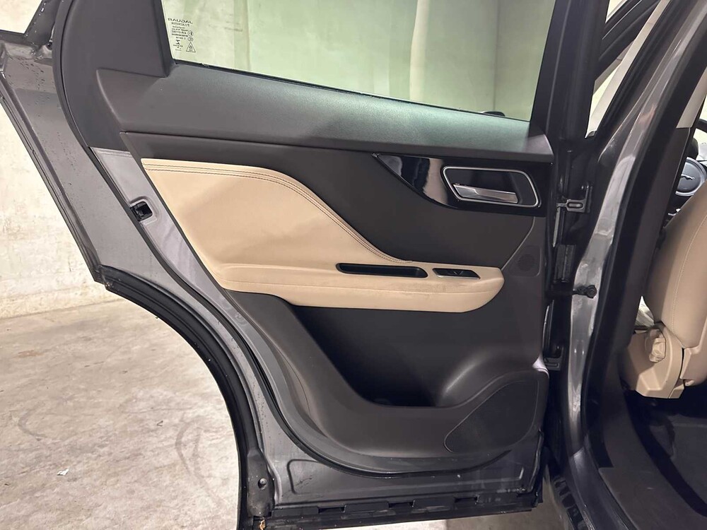 Jaguar F-PACE 2.0 Portfolio AWD 20d 179PS 2017, NL-229-D