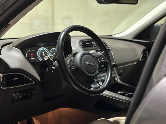 Jaguar F-PACE 2.0 Portfolio AWD 20d 179hp 2017, NL-229-D