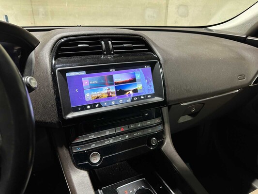 Jaguar F-PACE 2.0 Portfolio AWD 20d 179pk 2017, NL-229-D