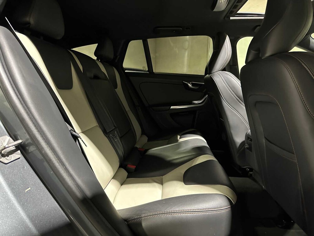 Volvo V60 Cross Country 2.0 D4 Summum 191hp 2015, HF-783-B