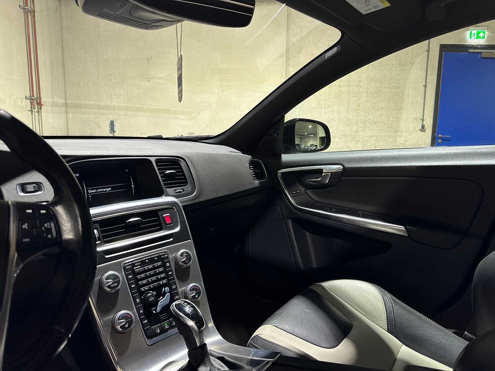 Volvo V60 Cross Country 2.0 D4 Summum 191hp 2015, HF-783-B