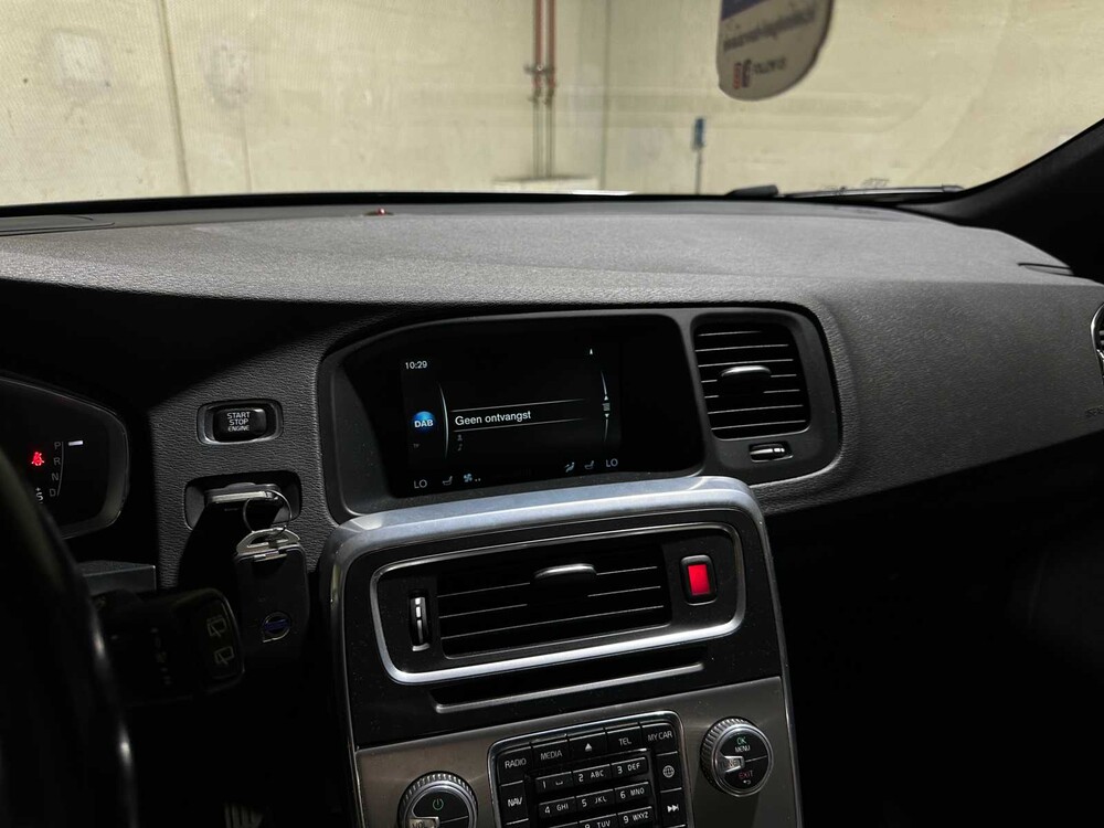 Volvo V60 Cross Country 2.0 D4 Summum 191hp 2015, HF-783-B