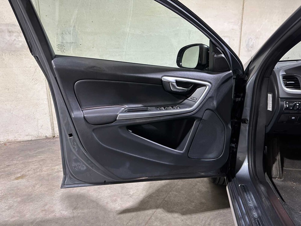 Volvo V60 Cross Country 2.0 D4 Summum 191hp 2015, HF-783-B