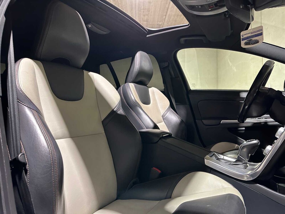 Volvo V60 Cross Country 2.0 D4 Summum 191hp 2015, HF-783-B
