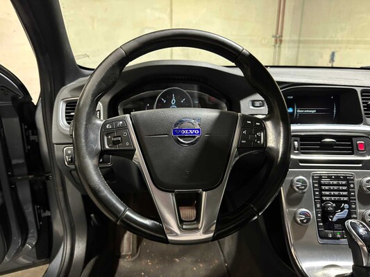 Volvo V60 Cross Country 2.0 D4 Summum 191hp 2015, HF-783-B