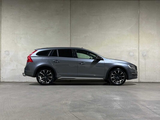 Volvo V60 Cross Country 2.0 D4 Summum 191hp 2015, HF-783-B