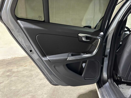 Volvo V60 Cross Country 2.0 D4 Summum 191pk 2015, HF-783-B
