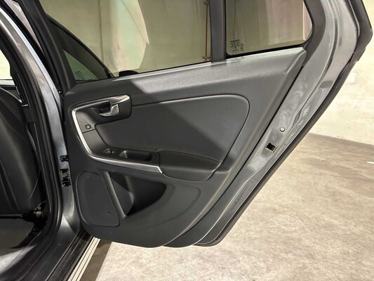 Volvo V60 Cross Country 2.0 D4 Summum 191pk 2015, HF-783-B