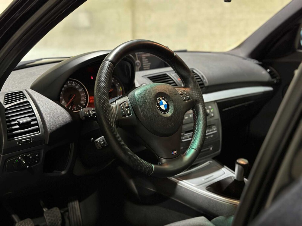 BMW 130i 3.0 M-Sport E87 265pk 2006 1-serie 5-Deurs, 18-TB-KR Youngtimer