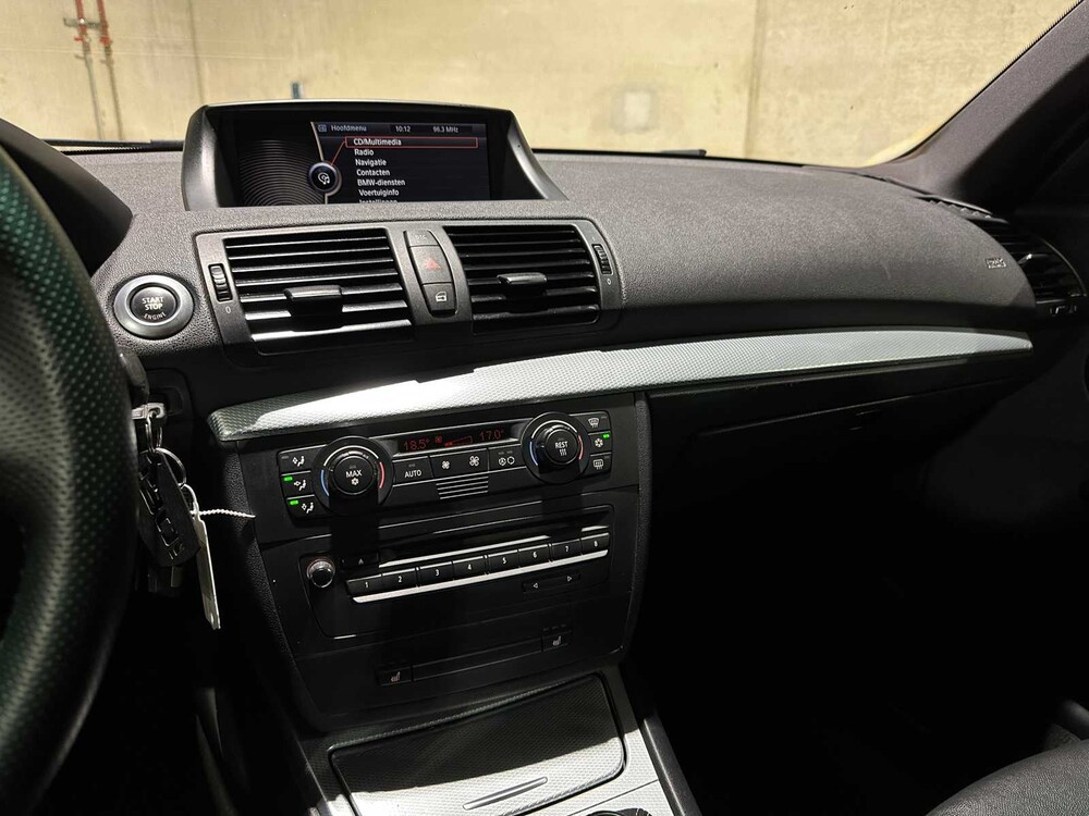 BMW 130i 3.0 M-Sport E87 265pk 2006 1-serie 5-Deurs, 18-TB-KR Youngtimer