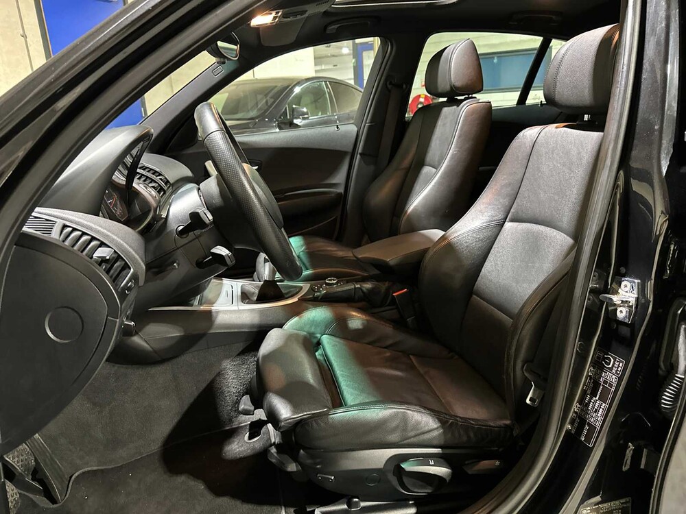 BMW 130i 3.0 M-Sport E87 265pk 2006 1-serie 5-Deurs, 18-TB-KR Youngtimer