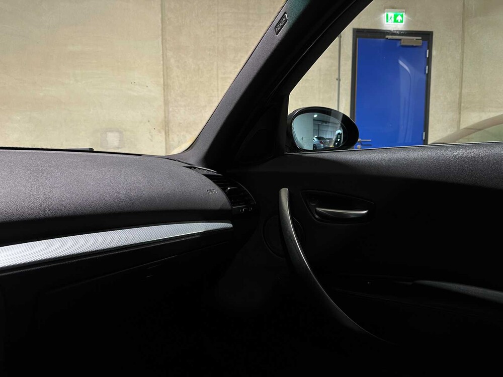 BMW 130i 3.0 M-Sport E87 265pk 2006 1-serie 5-Deurs, 18-TB-KR Youngtimer