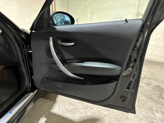 BMW 130i 3.0 M-Sport E87 265pk 2006 1-serie 5-Deurs, 18-TB-KR Youngtimer