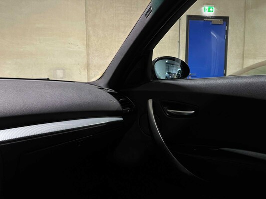 BMW 130i 3.0 M-Sport E87 265pk 2006 1-serie 5-Deurs, 18-TB-KR Youngtimer