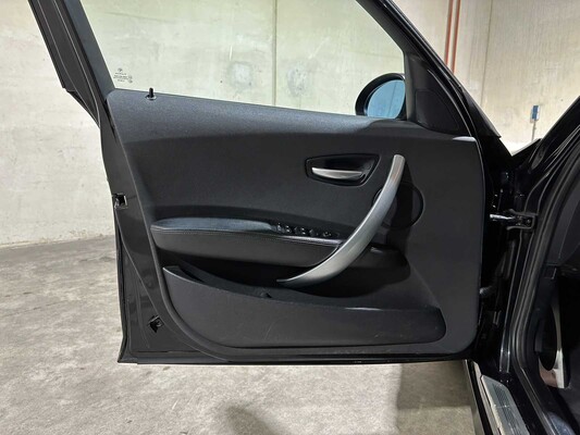 BMW 130i 3.0 M-Sport E87 265pk 2006 1-serie 5-Deurs, 18-TB-KR Youngtimer