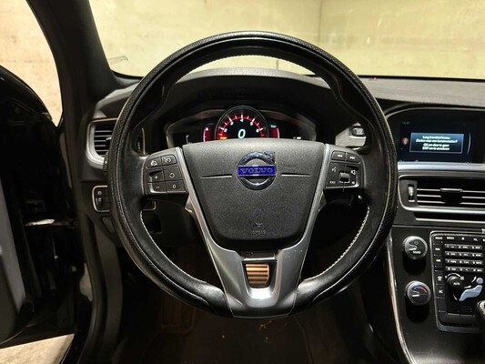 Volvo V60 1.6 T3 R-Design 150pk 2015, 5-ZTK-58