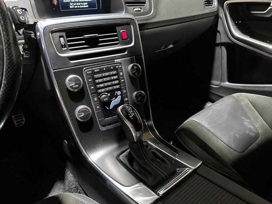 Volvo V60 1.6 T3 R-Design 150pk 2015, 5-ZTK-58