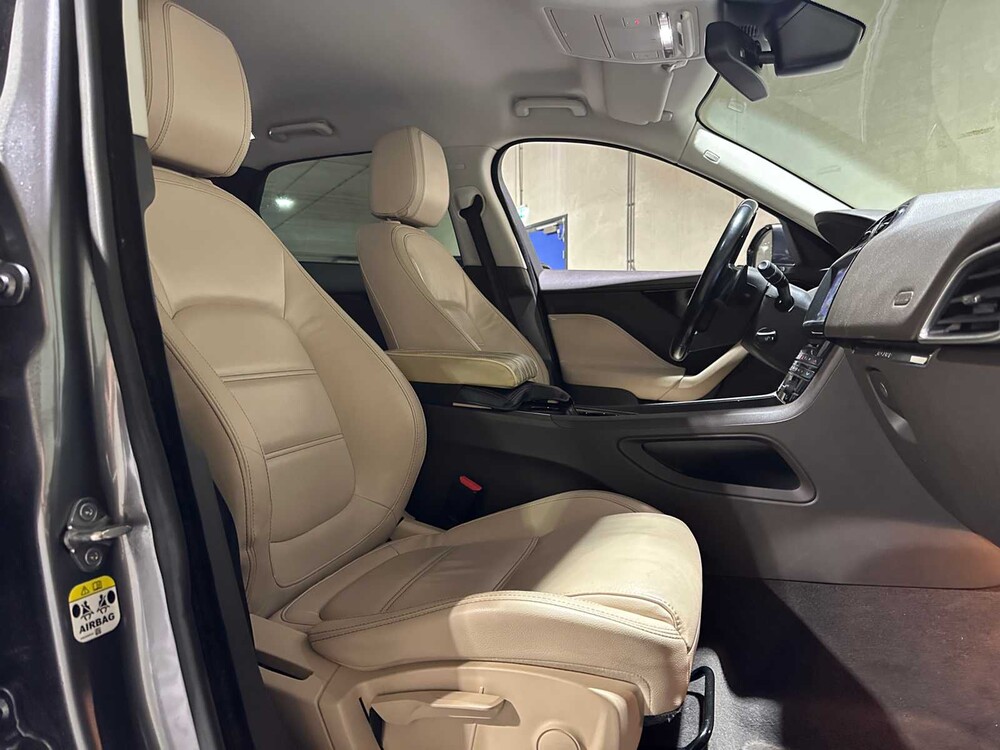 Jaguar F-PACE 2.0 Portfolio AWD 20d 179pk 2017, NL-229-D