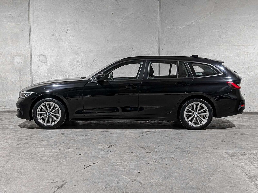 BMW 330e Touring G21 292 PS 2021 (Original-NL + 1. Besitzer), K-451-VL